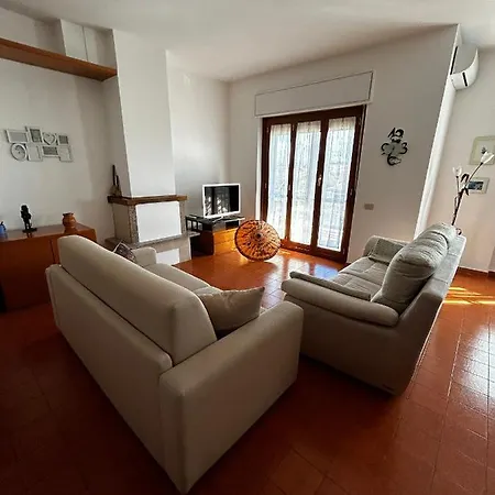 Apartment Grande Casa Antica/big Flat Ostia Antica